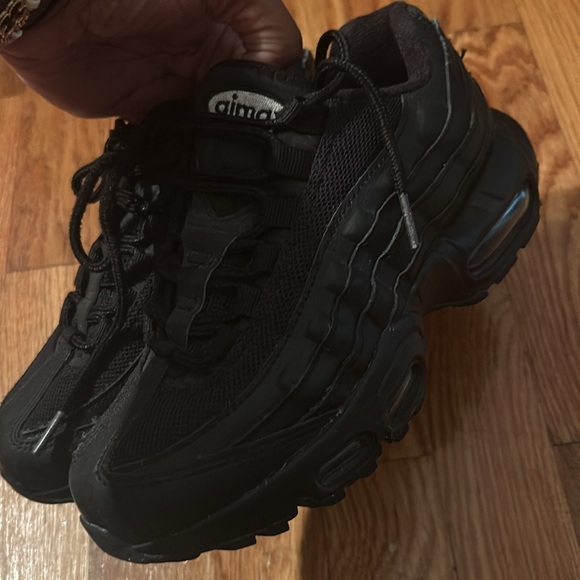 Air Max 95 All Black Size 4 - Picture 2 of 5
